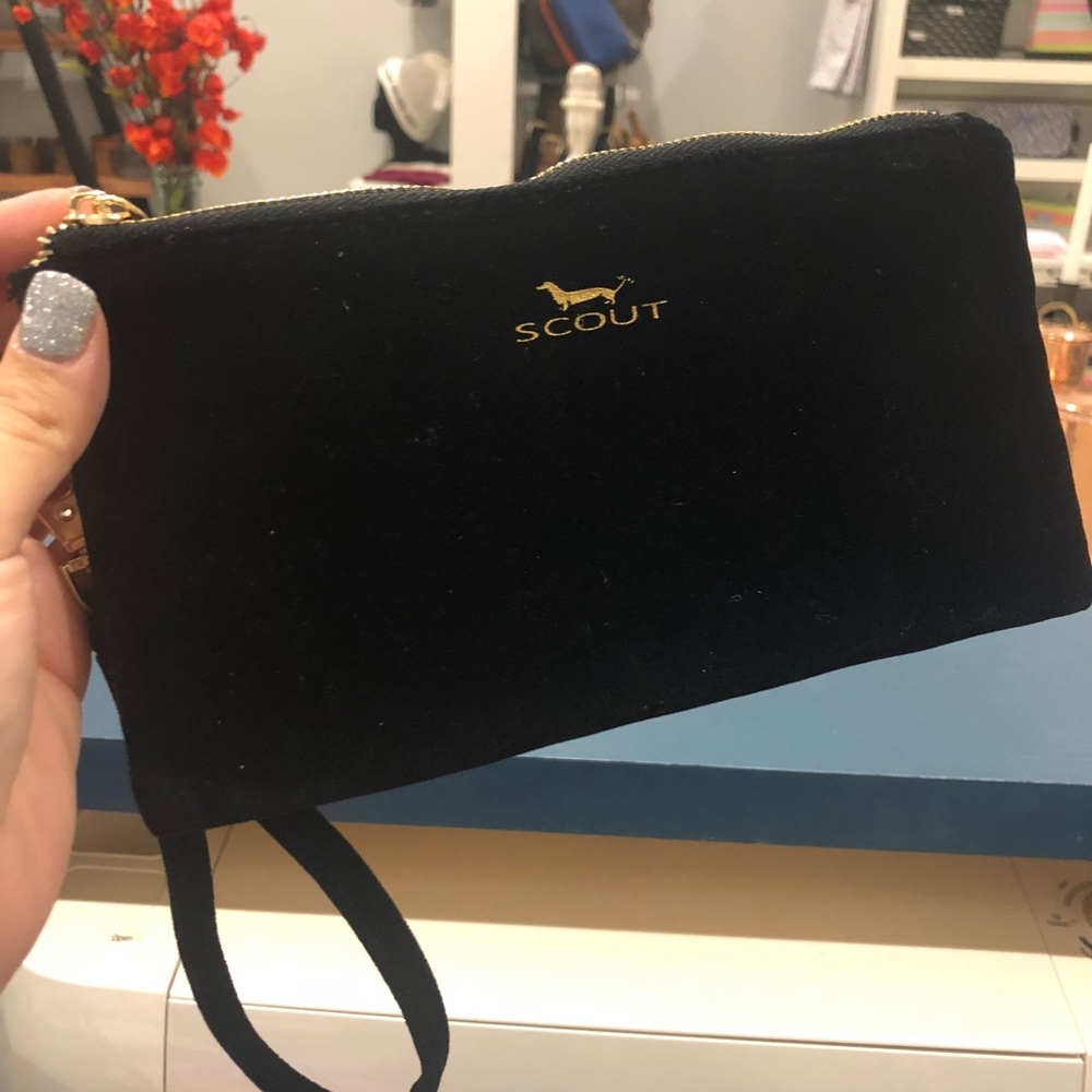 SCOUT Kate Wristlet in Black Velvet